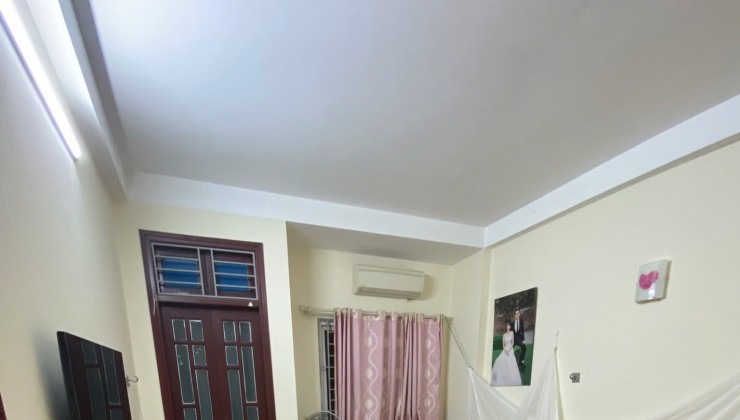 Cho thuê nhà Giảng Võ , Ba Đình, DT 50m 4 tầng, 15 Triệu, ngõ ba gác - ở hộ GĐ, VP, KDonline